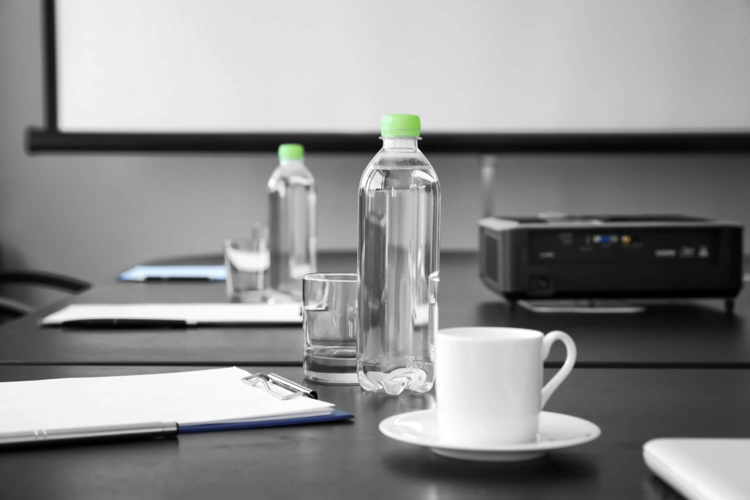 água mineral para reuniões