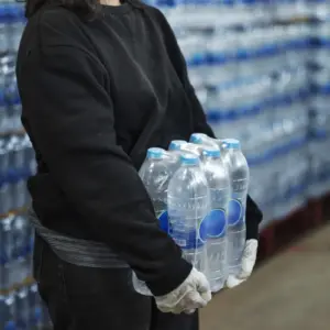 Compra de água mineral em grande quantidade: o que considerar?